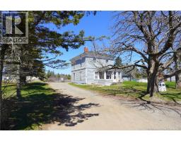 Living room - 9 Harvey Lane, Grand Manan Island, NB E5G2E7 Photo 7