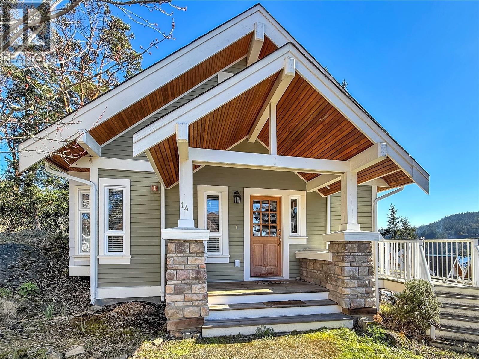 #14C 2315 Mackinnon Rd - 1