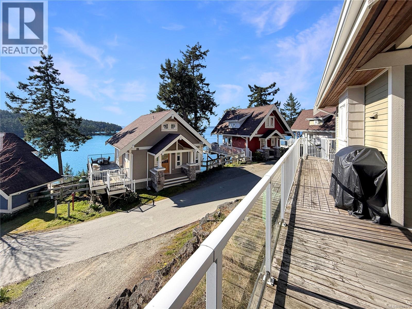 #14C 2315 Mackinnon Rd - 26