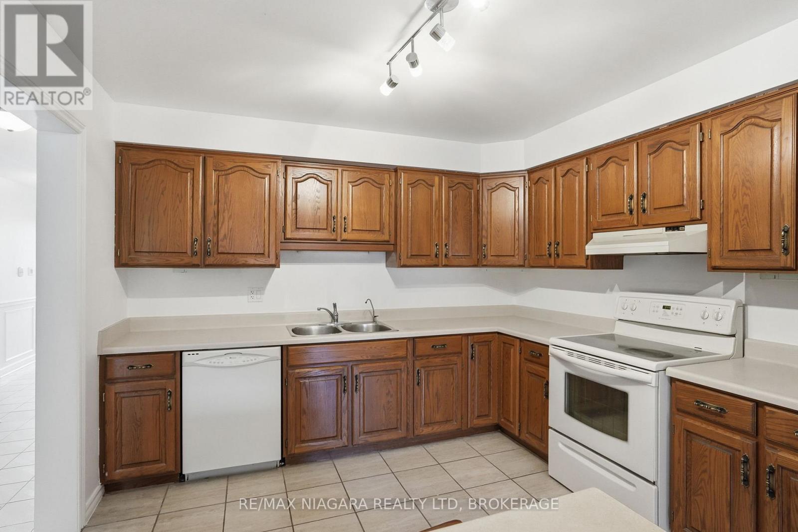 #25 2720 MEWBURN ROAD - 14