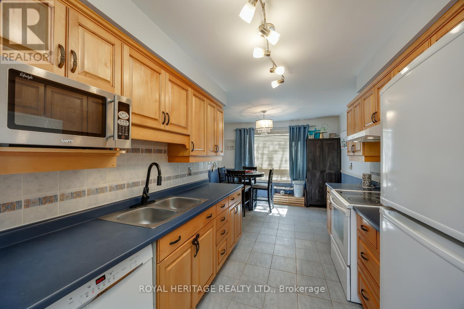 #14 1640 NICHOL AVENUE S - 12