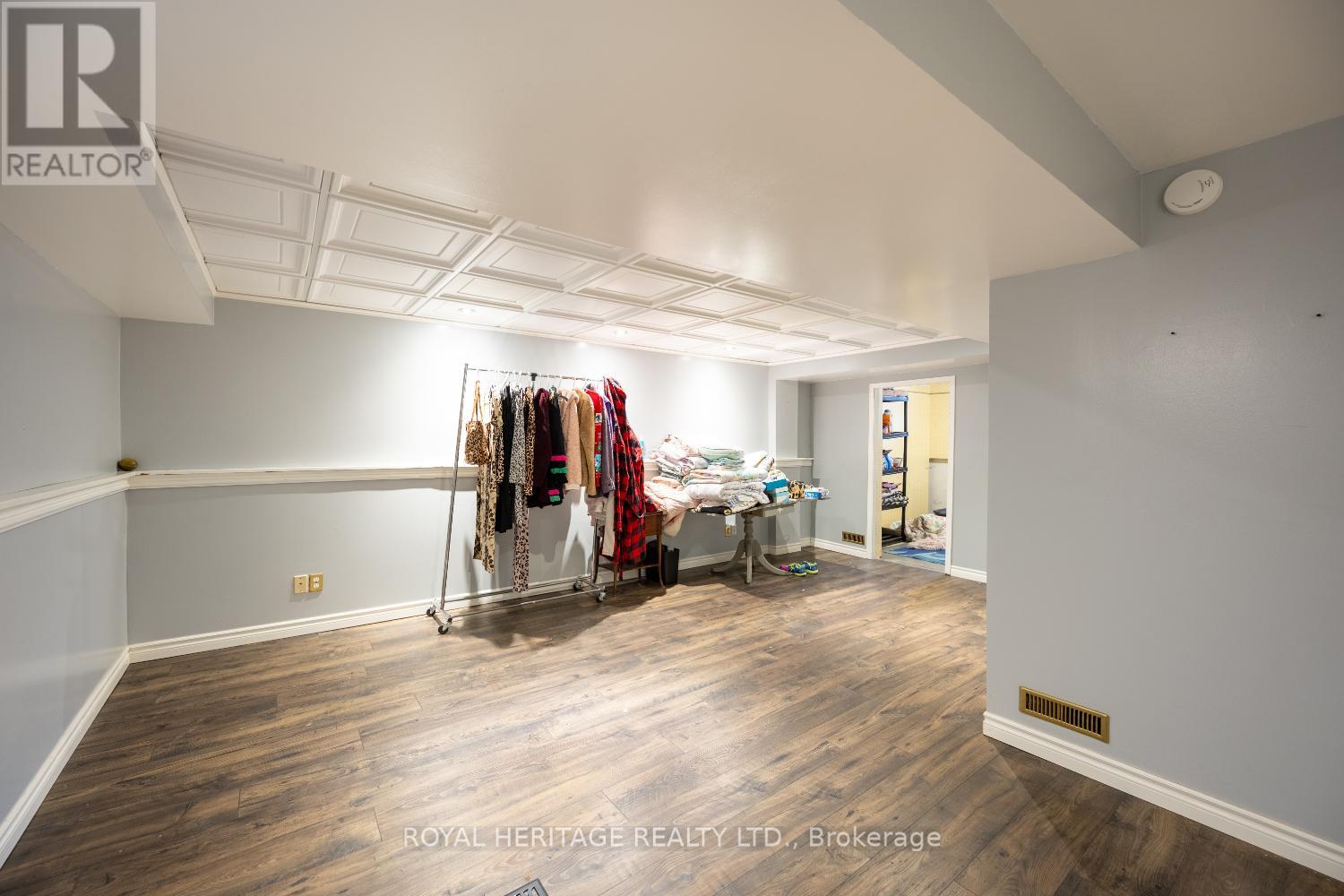 #14 1640 NICHOL AVENUE S - 23