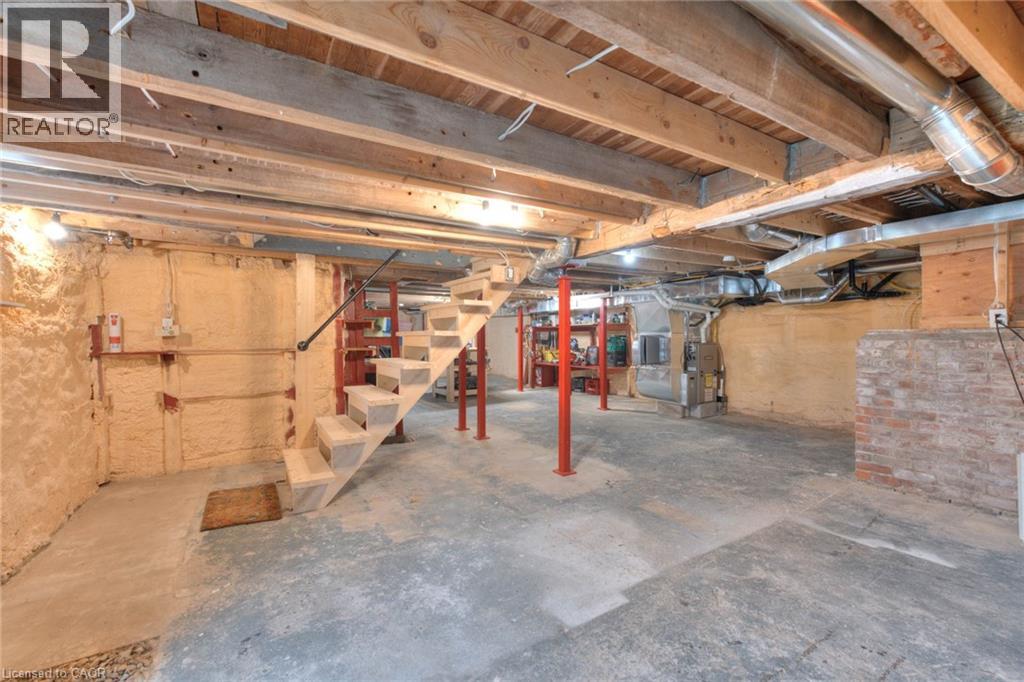 2027 VICTORIA Street - 30