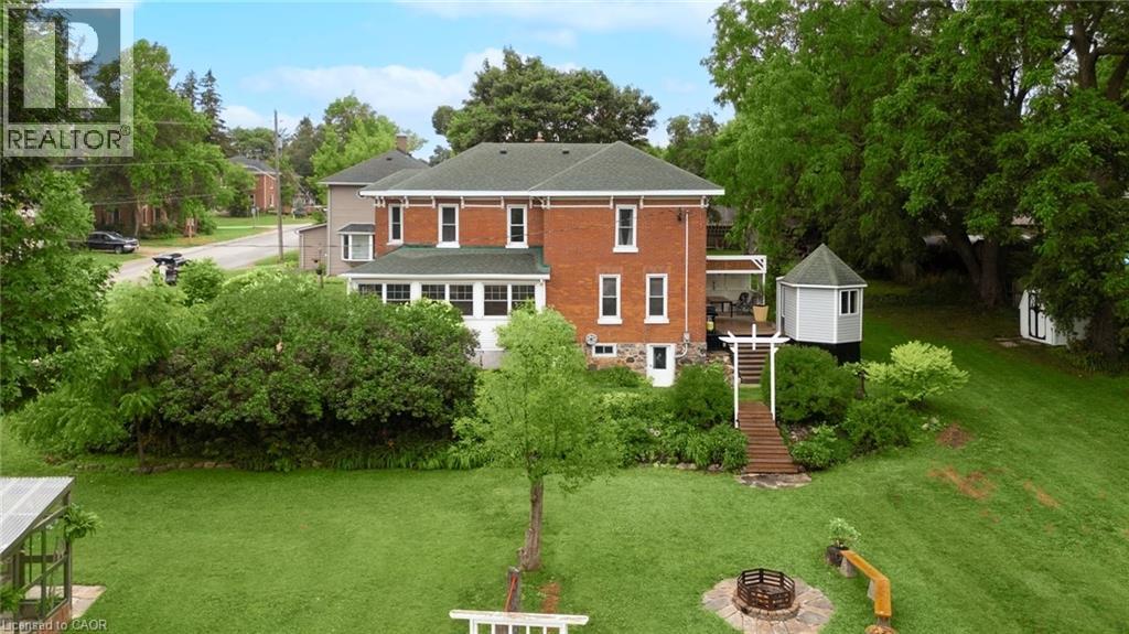 2027 VICTORIA Street - 32