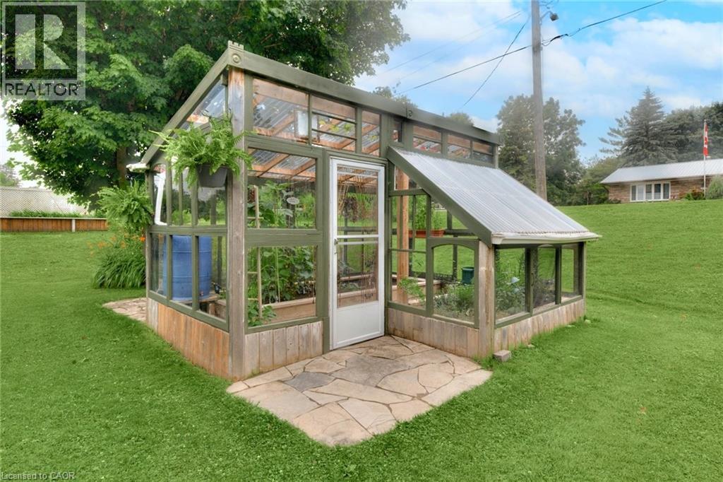 2027 VICTORIA Street - 40