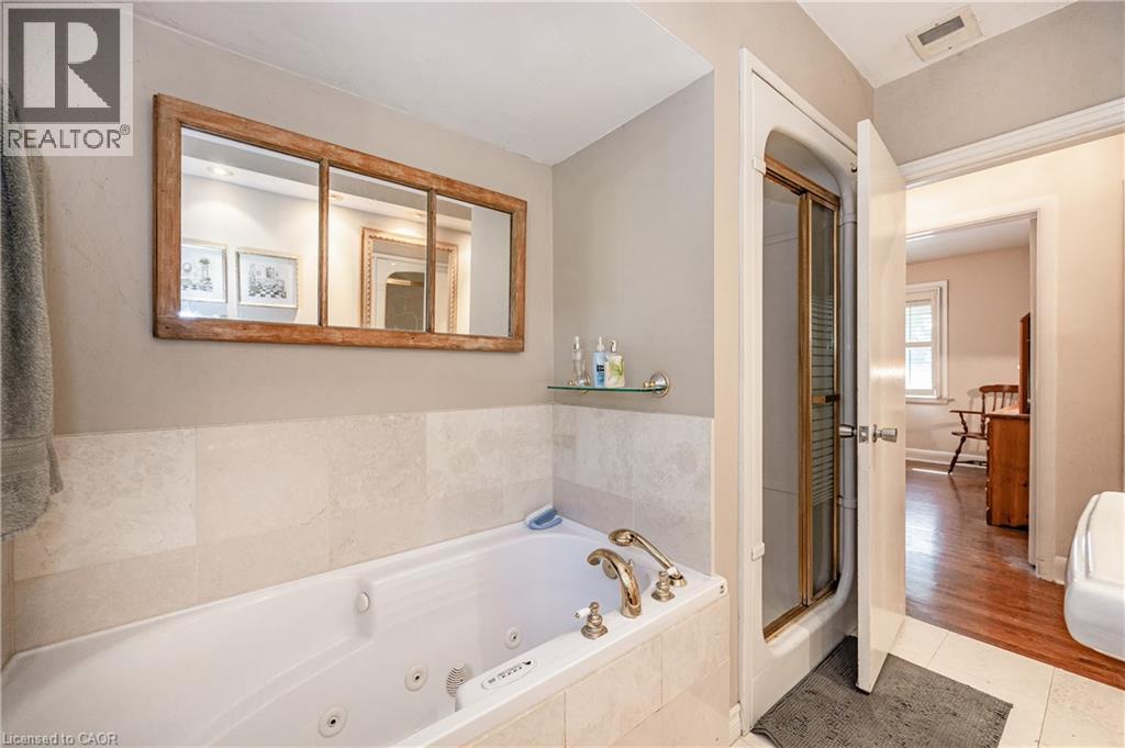 557 STILLWATER Crescent, Burlington, Ontario, L7T3M8 — Photo 5
