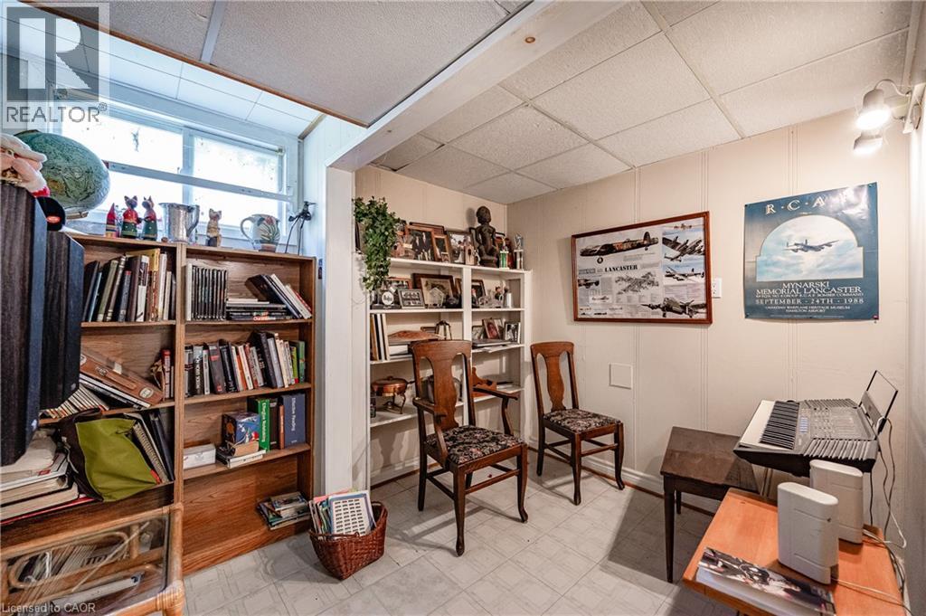 557 STILLWATER Crescent, Burlington, Ontario, L7T3M8 — Photo 7
