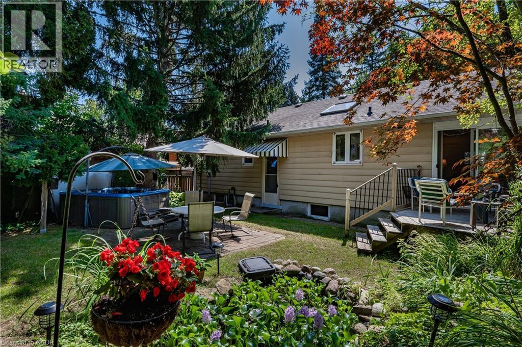 557 STILLWATER Crescent, Burlington, Ontario, L7T3M8 — Photo 3