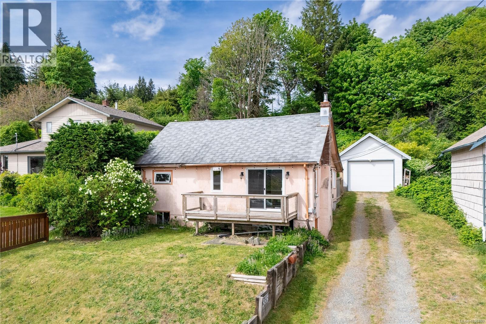 566 Thulin St - 1