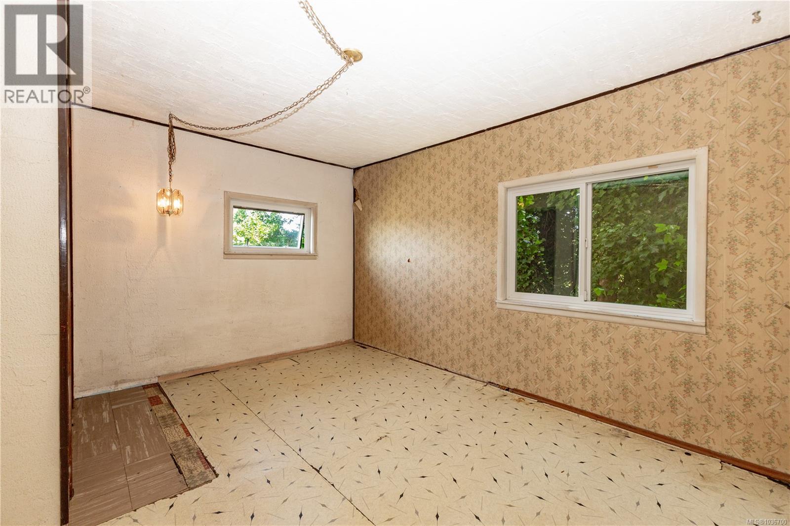 566 Thulin St - 23