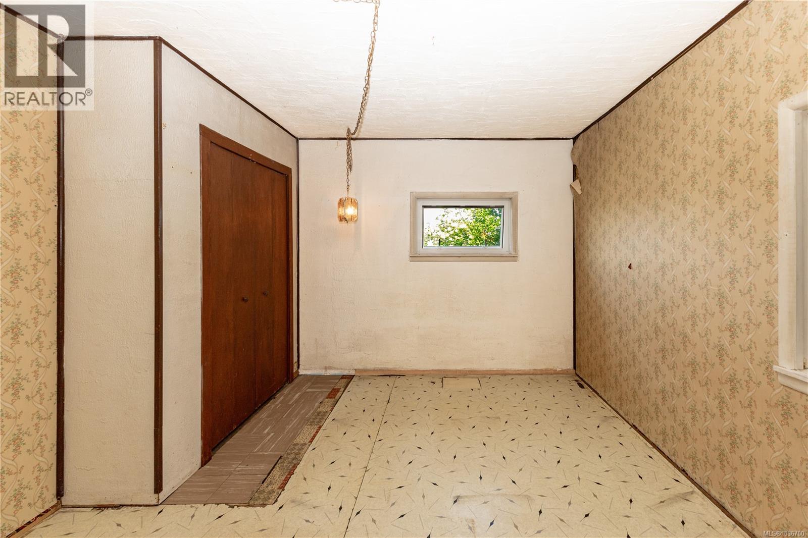 566 Thulin St - 24