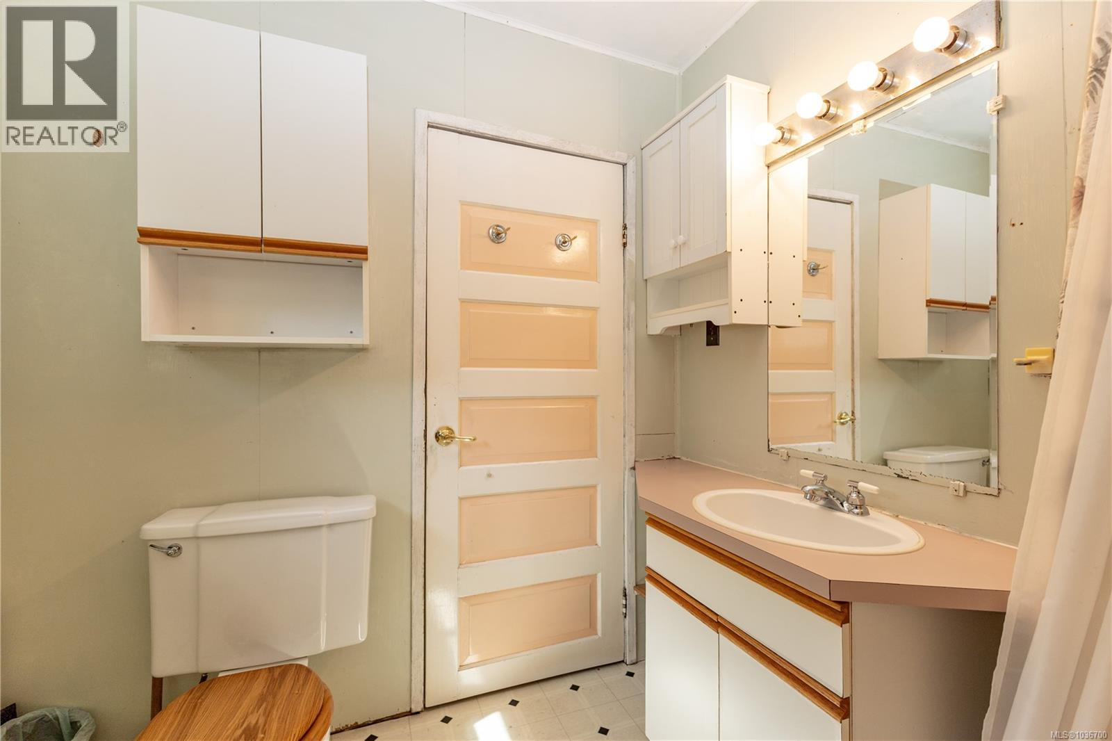 566 Thulin St - 25