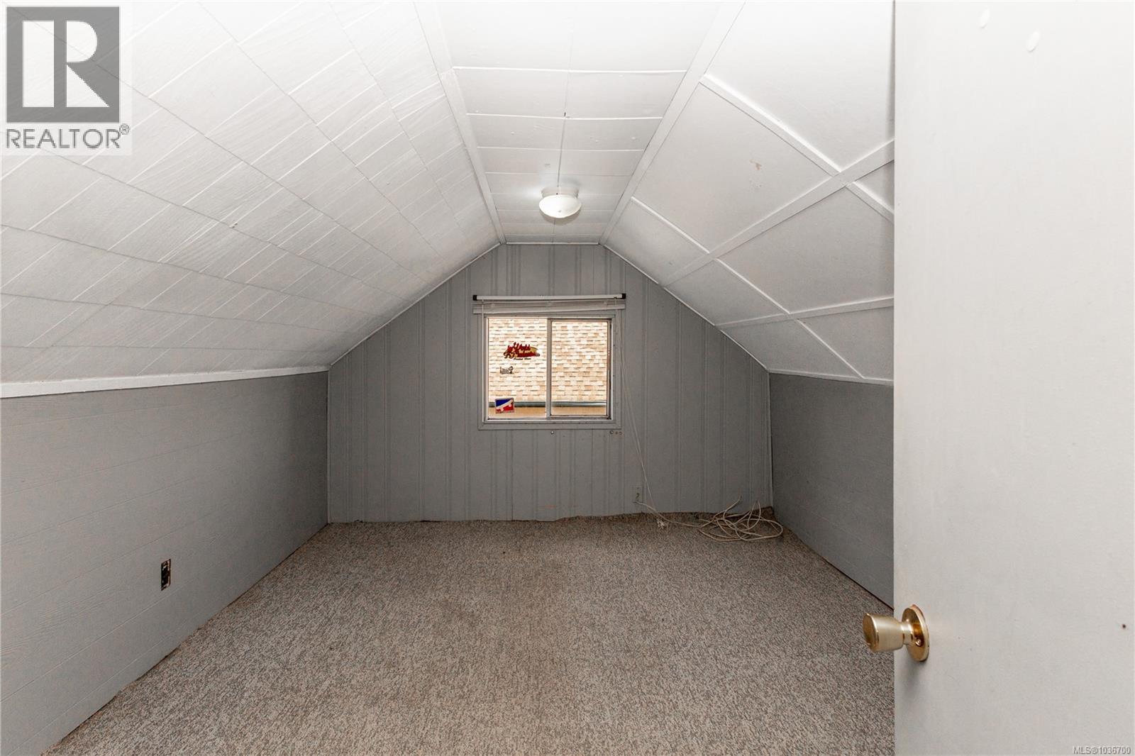 566 Thulin St - 28