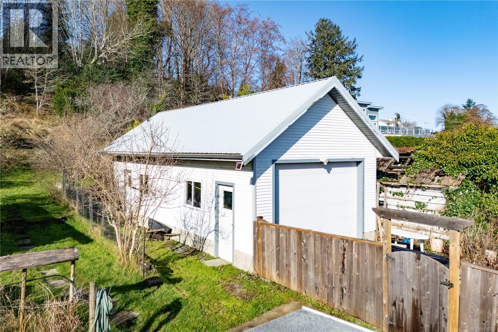 566 Thulin St - 36