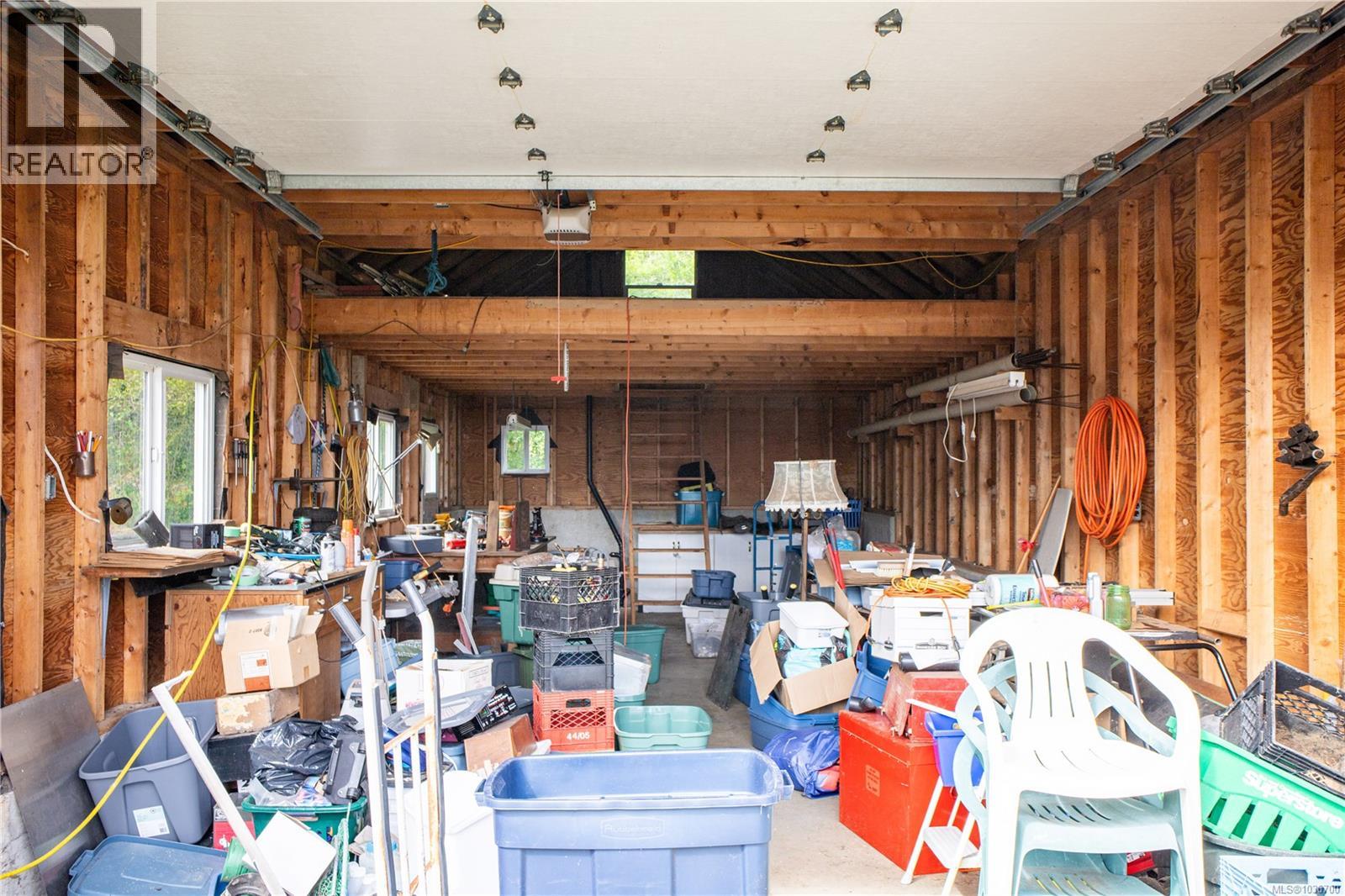 566 Thulin St - 37
