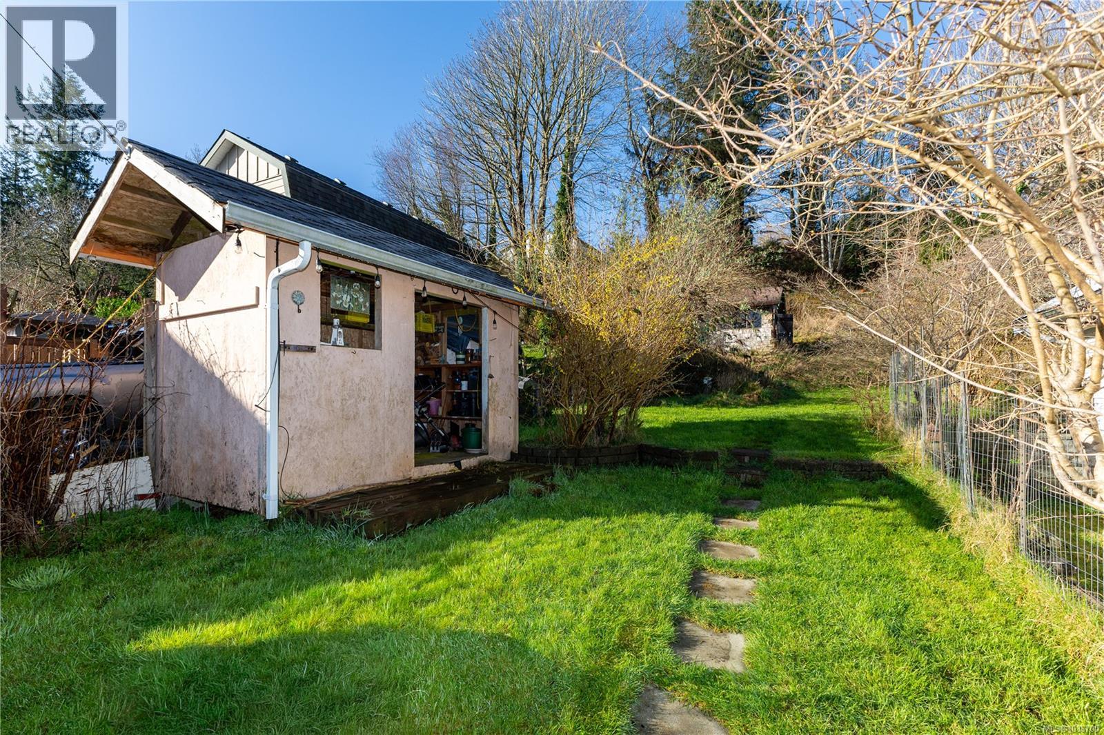 566 Thulin St - 38