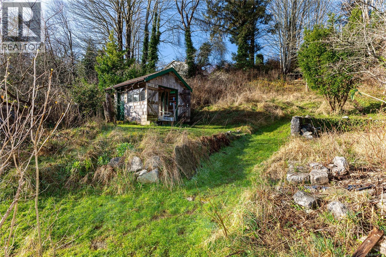566 Thulin St - 41