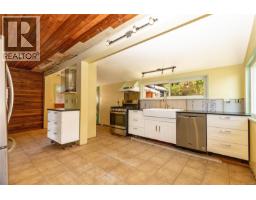 Kitchen - 566 Thulin St, Campbell River, BC V9W2L1 Photo 7