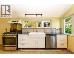 566 Thulin St, Campbell River, BC V9W2L1 Photo 9