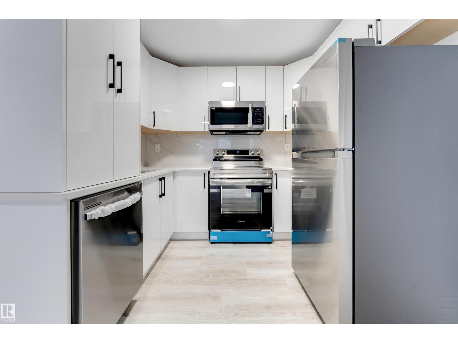22815 80 AV NW - 22