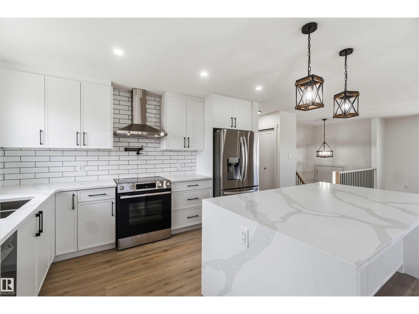 10207 165 AV NW, Edmonton