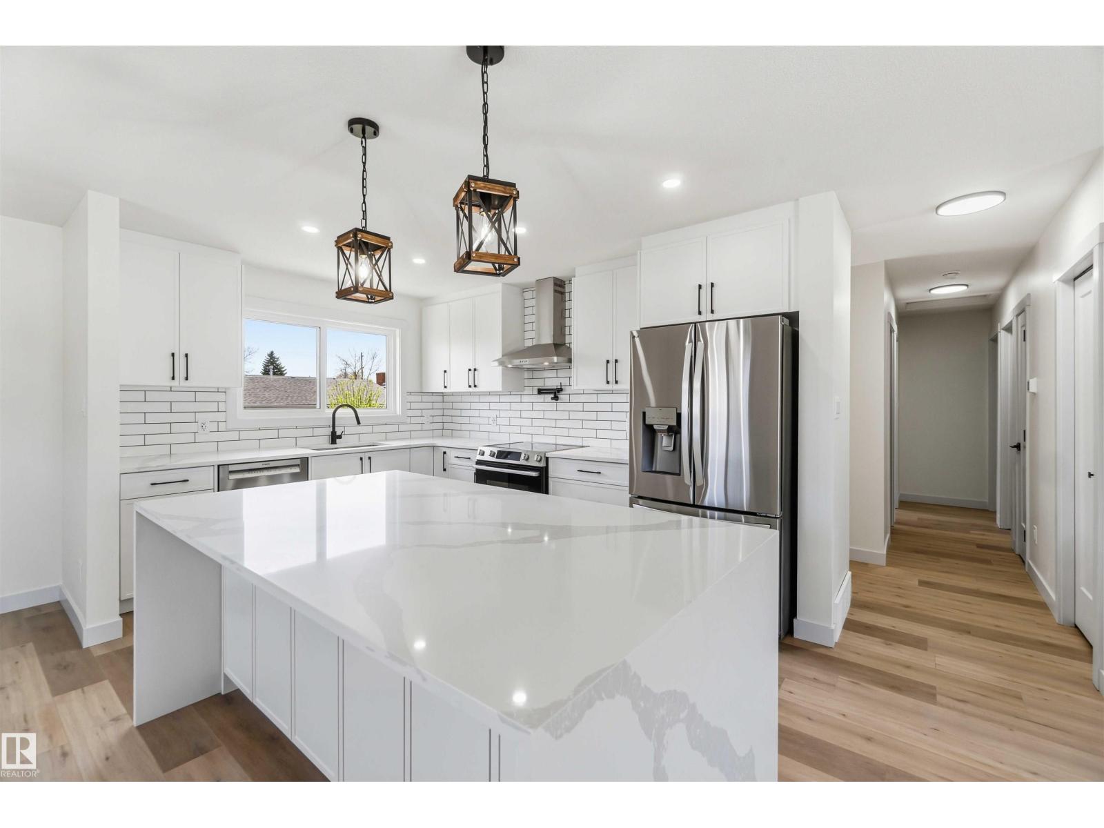 10207 165 AV NW, Edmonton