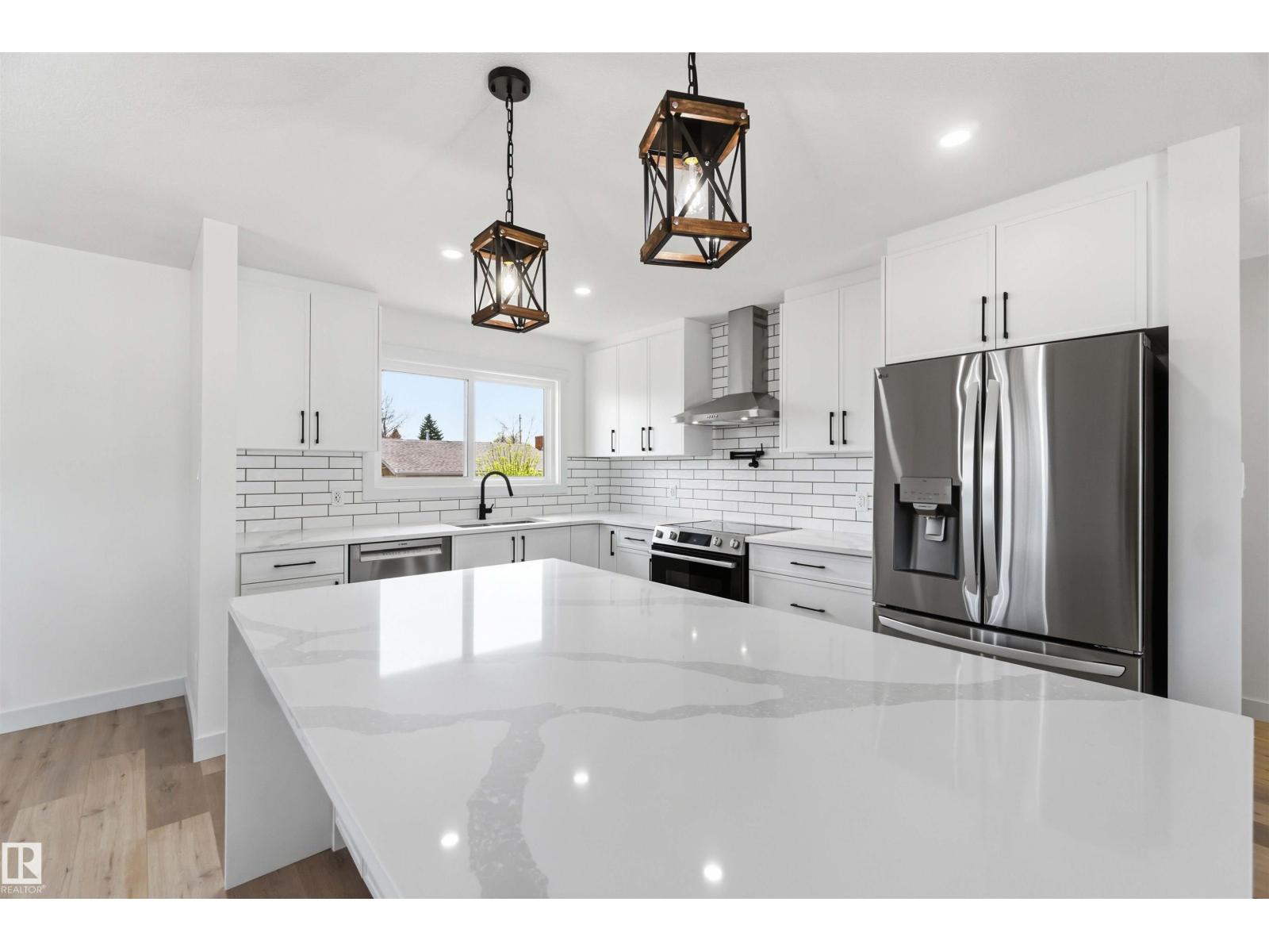 10207 165 AV NW, Edmonton