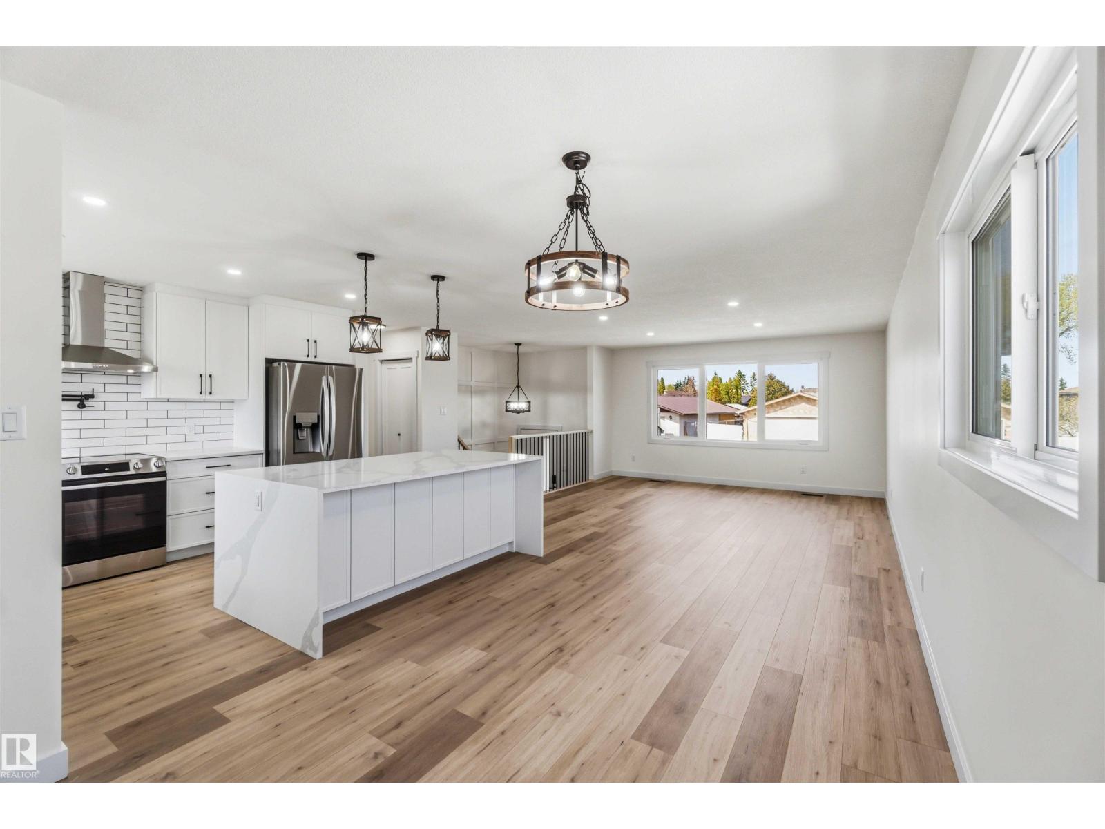 10207 165 AV NW, Edmonton