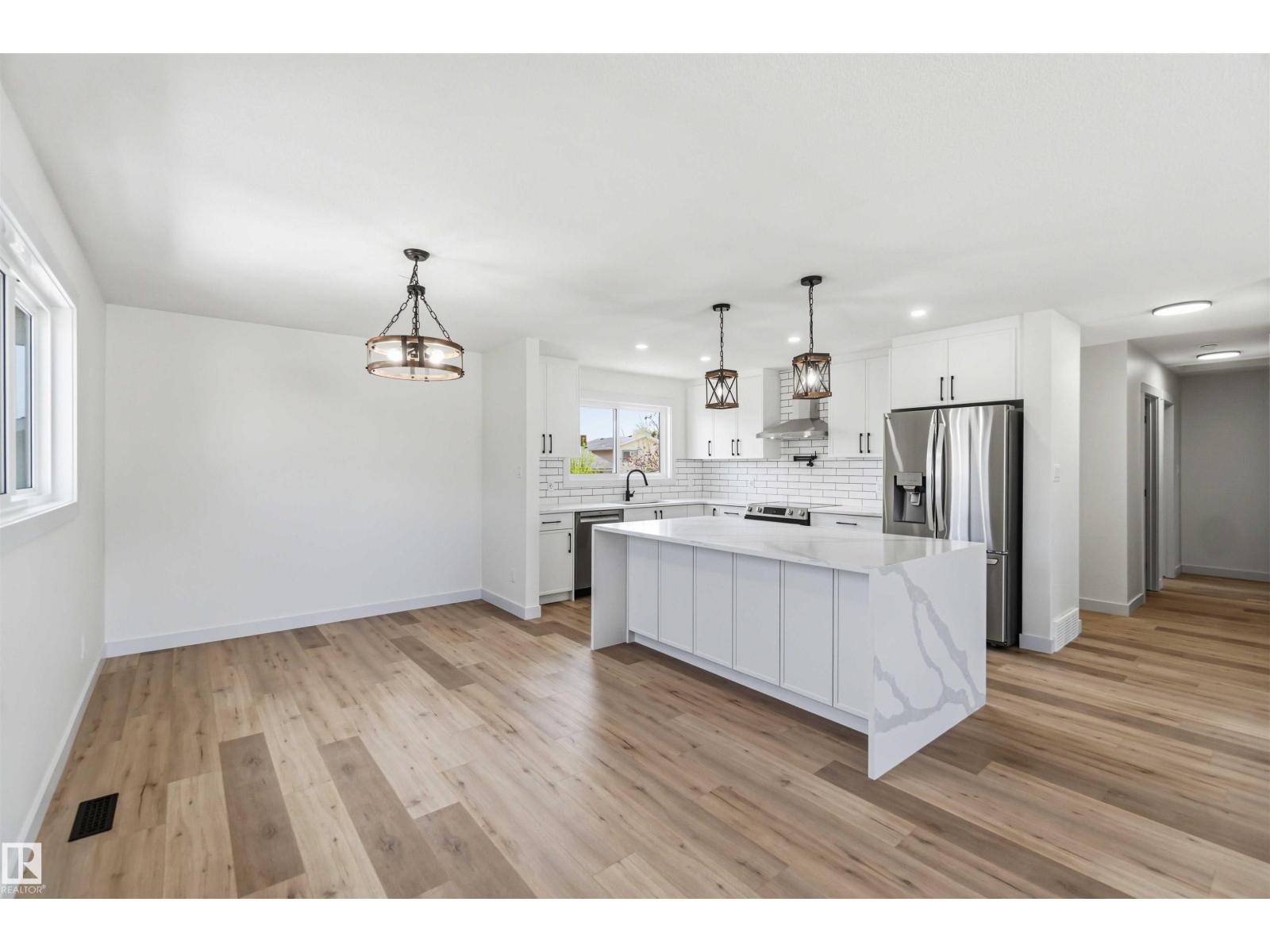 10207 165 AV NW, Edmonton