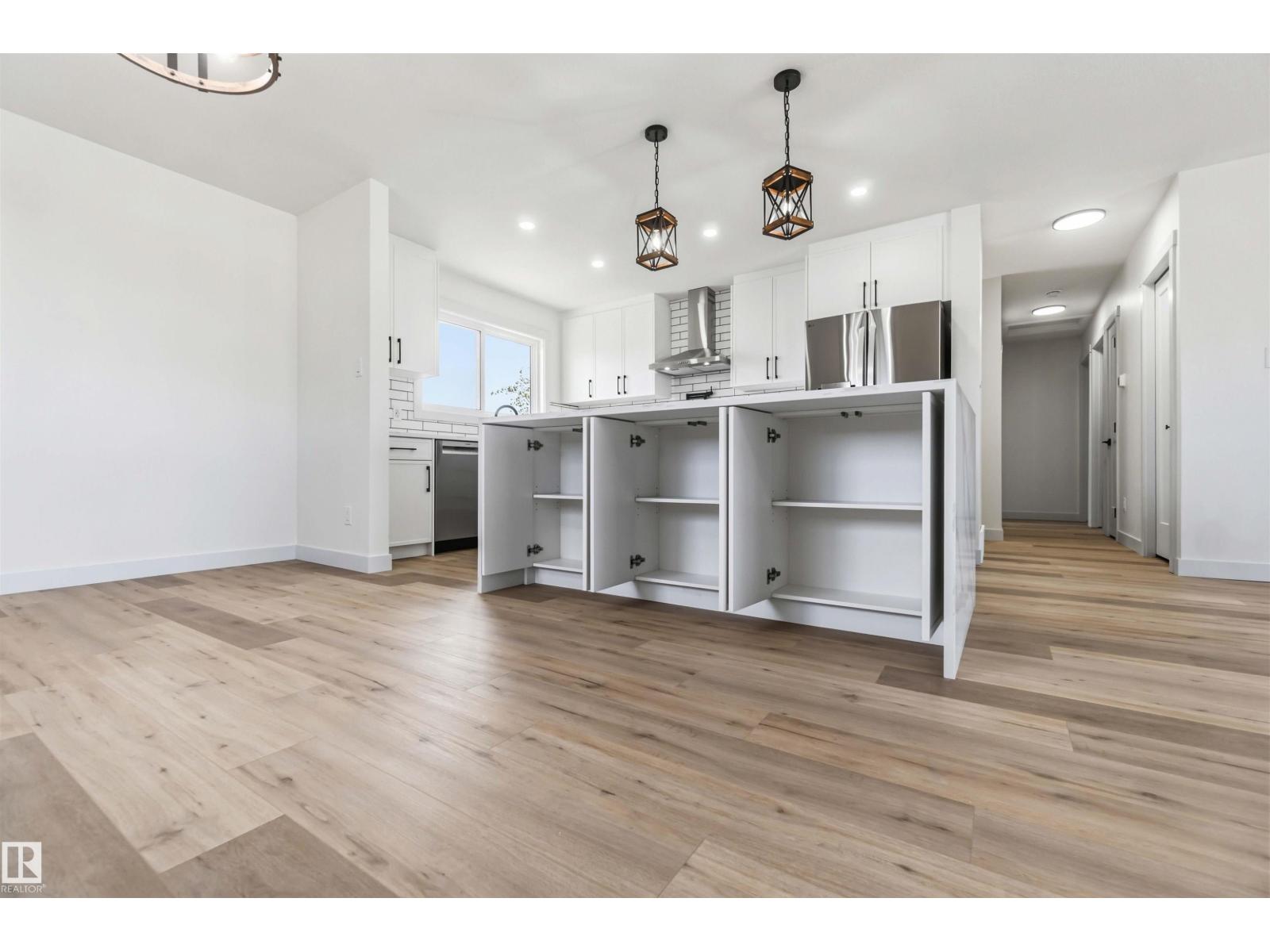 10207 165 AV NW, Edmonton