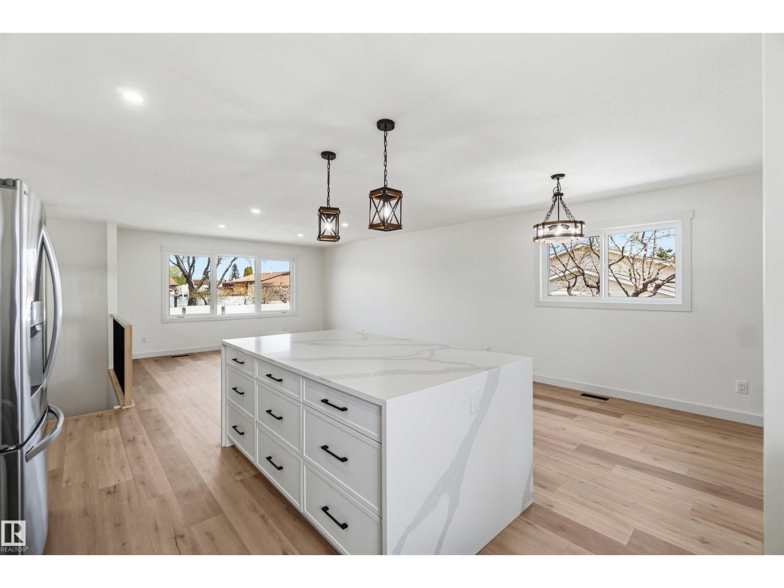 10207 165 AV NW, Edmonton