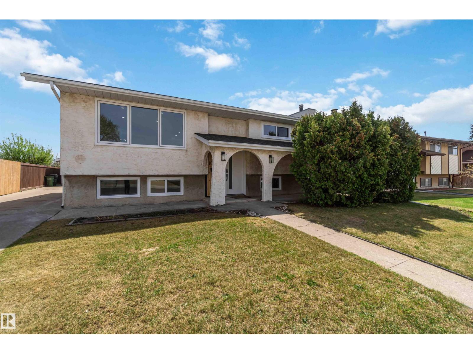 10207 165 AV NW, Edmonton