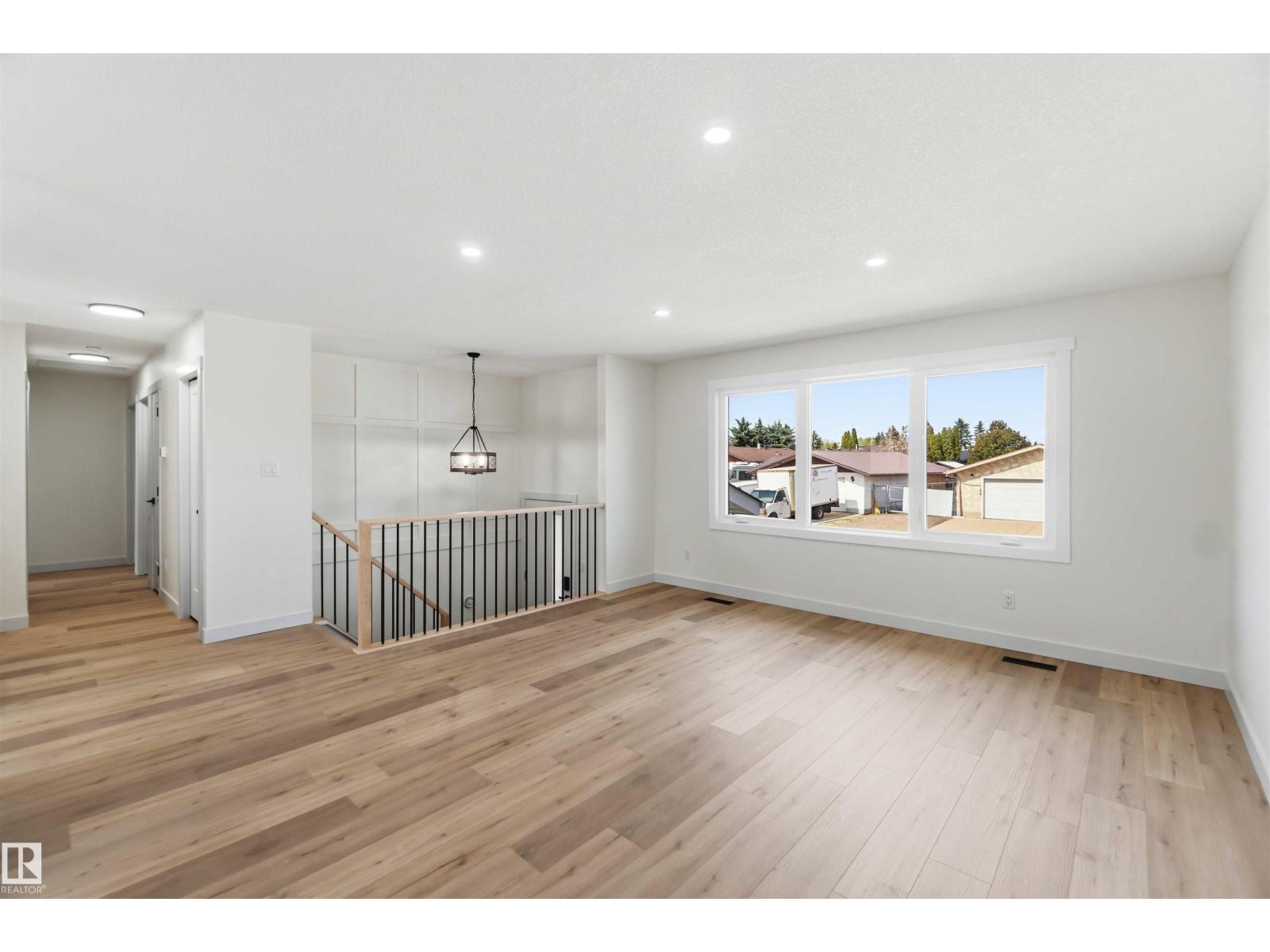 10207 165 AV NW, Edmonton