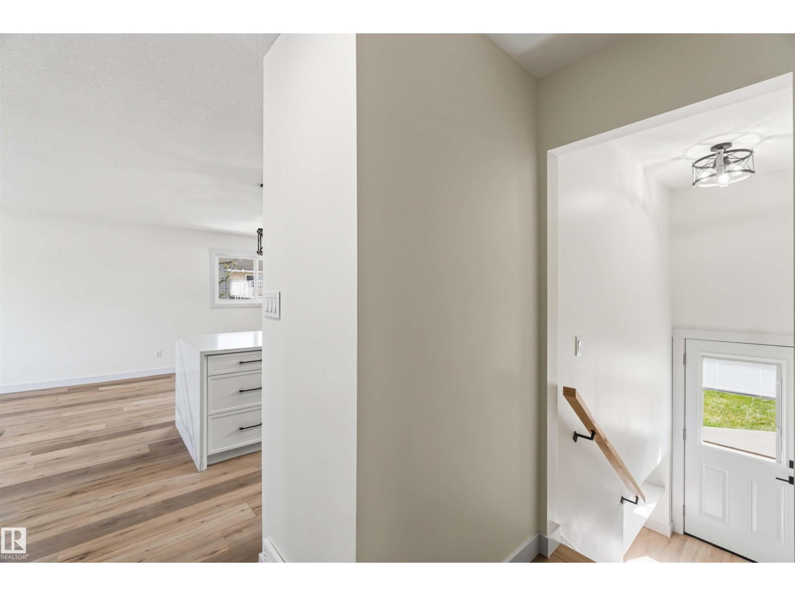 10207 165 AV NW, Edmonton