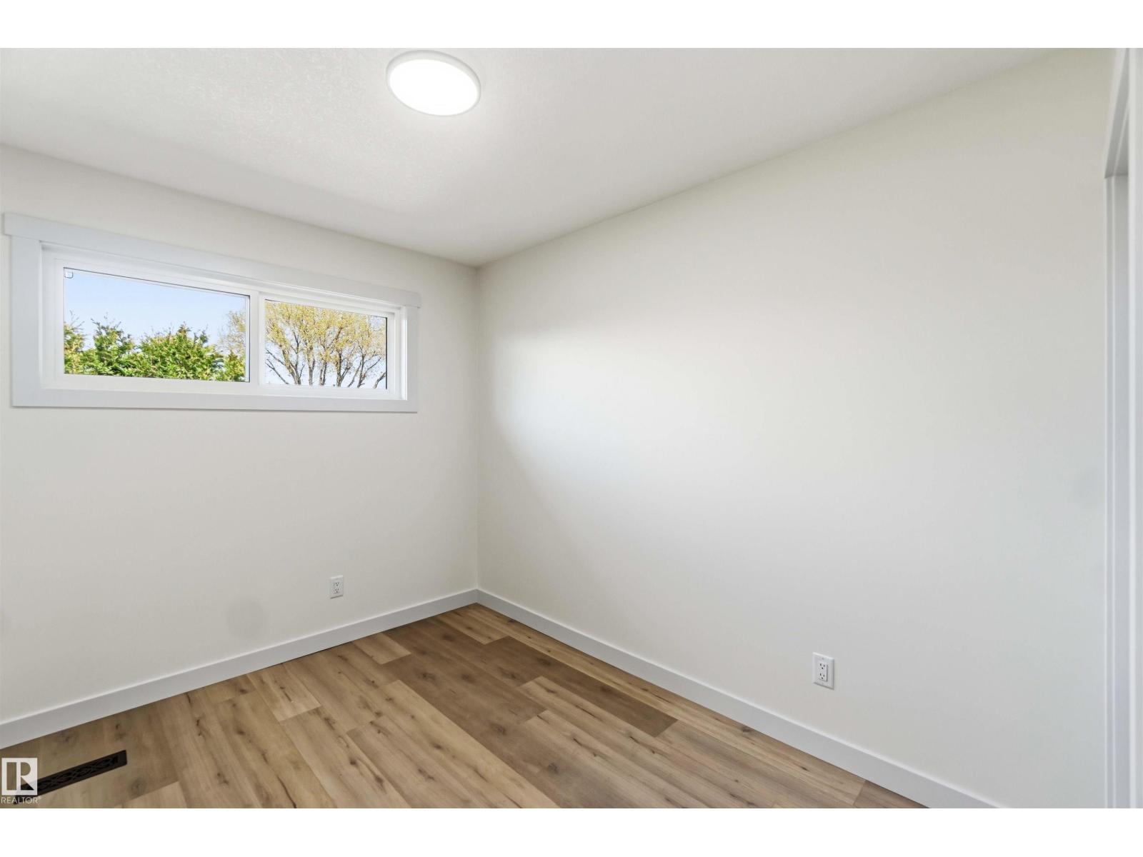 10207 165 AV NW, Edmonton