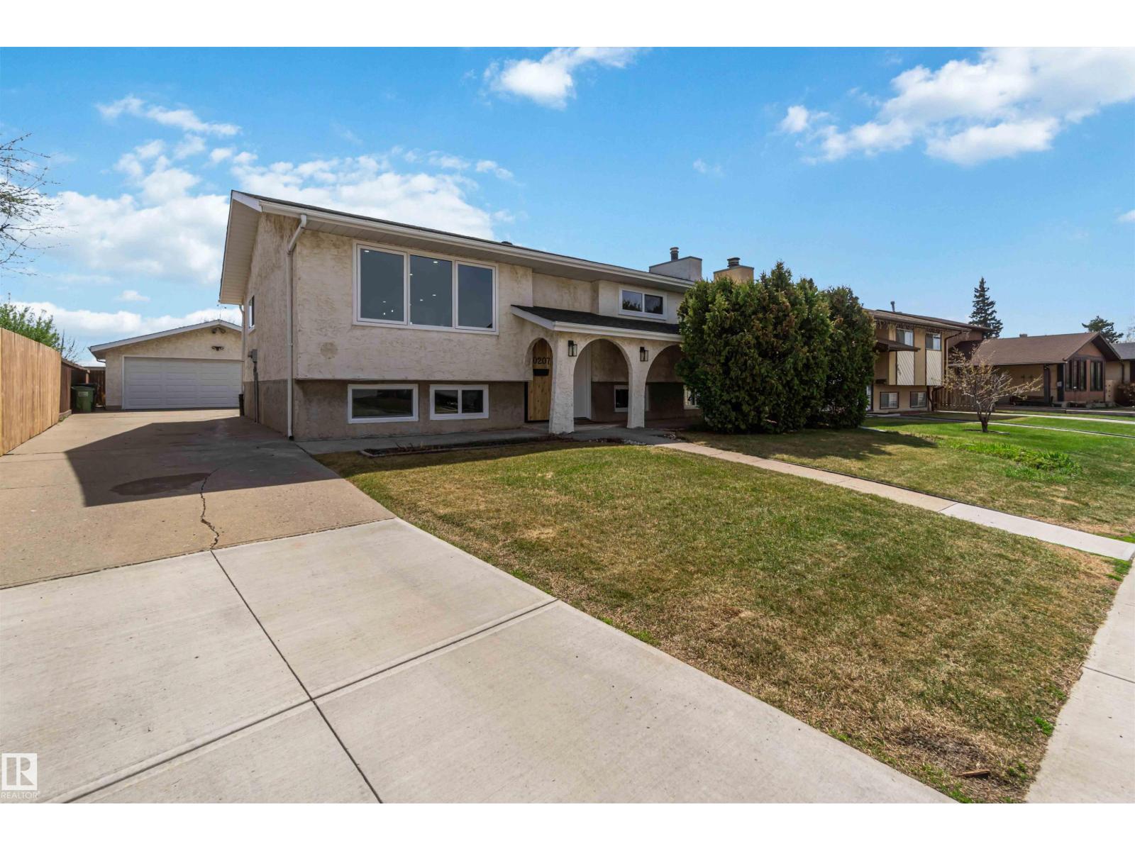 10207 165 AV NW, Edmonton