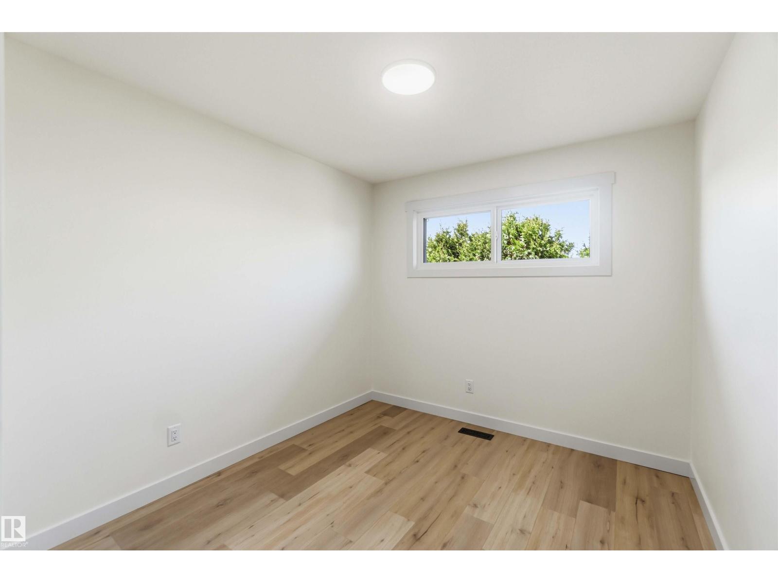 10207 165 AV NW, Edmonton