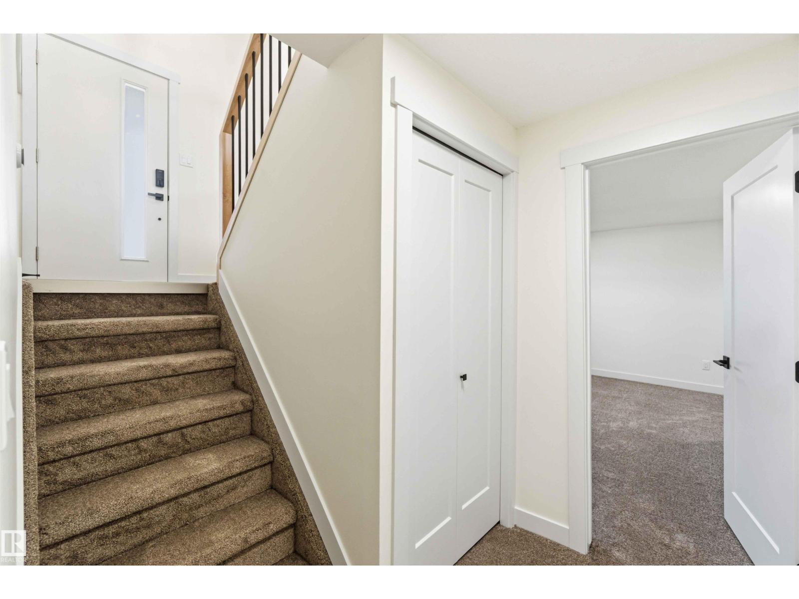10207 165 AV NW, Edmonton