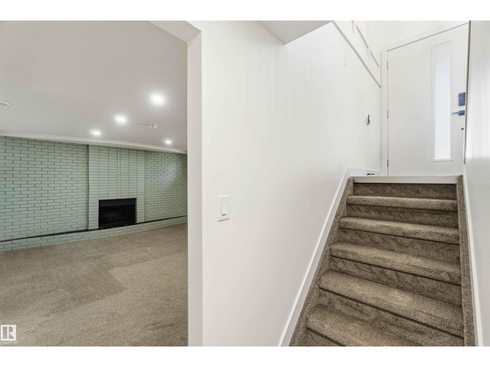 10207 165 AV NW, Edmonton