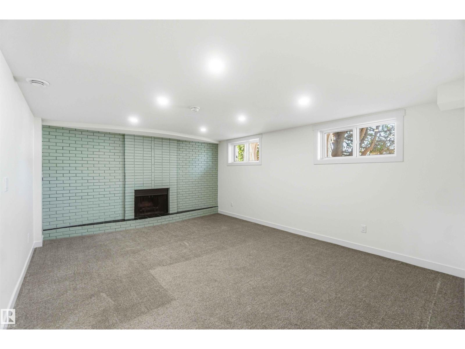 10207 165 AV NW, Edmonton