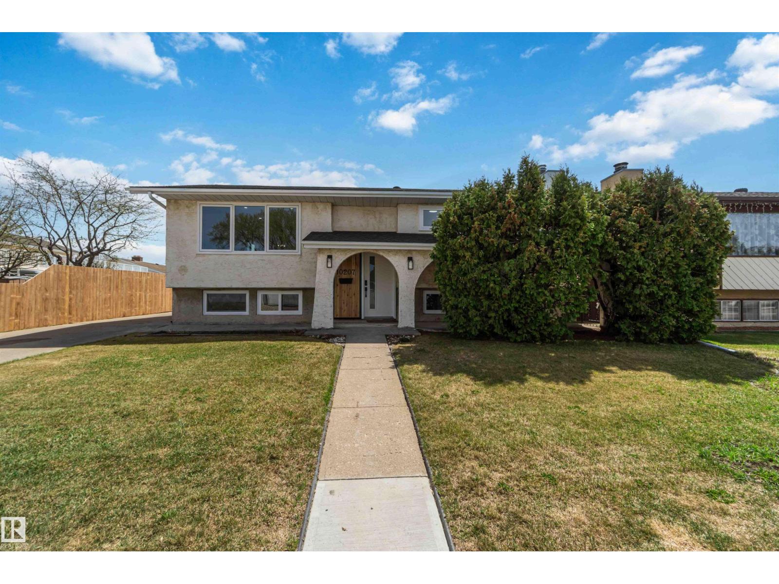 10207 165 AV NW, Edmonton