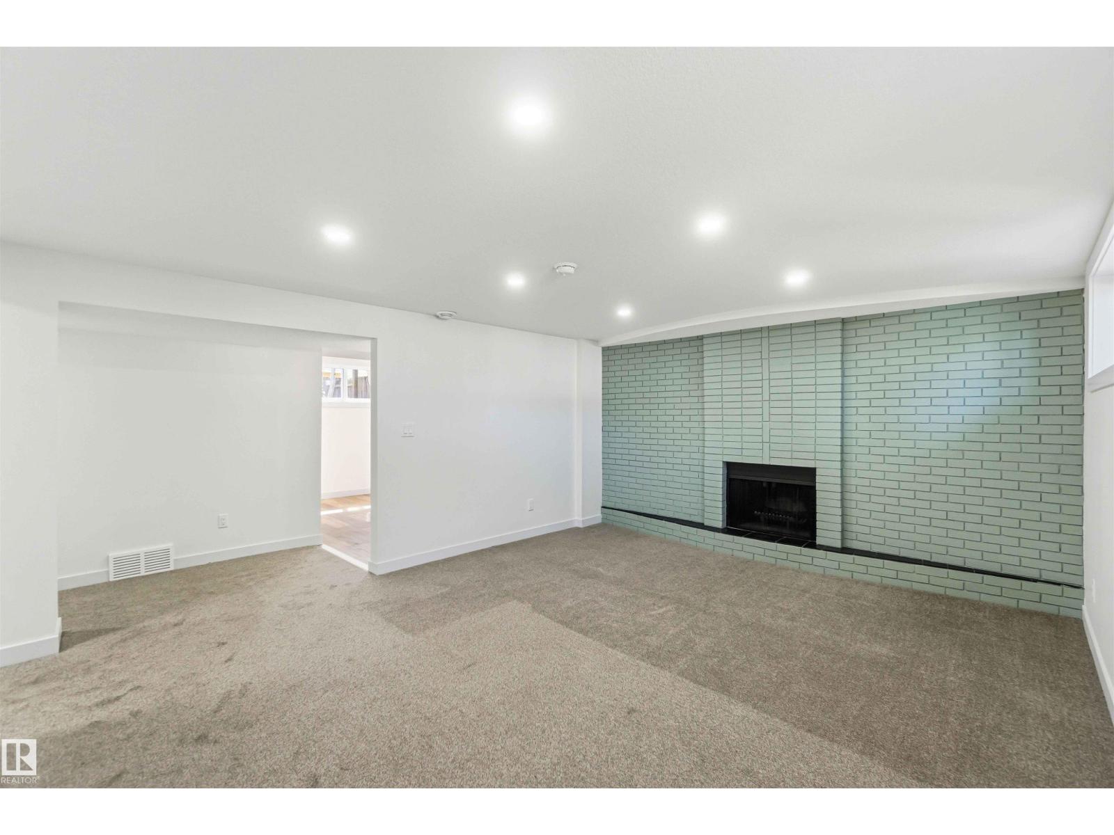 10207 165 AV NW, Edmonton