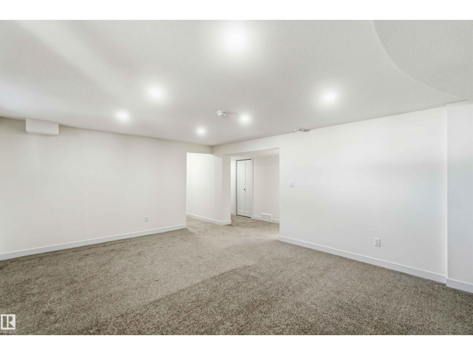 10207 165 AV NW, Edmonton