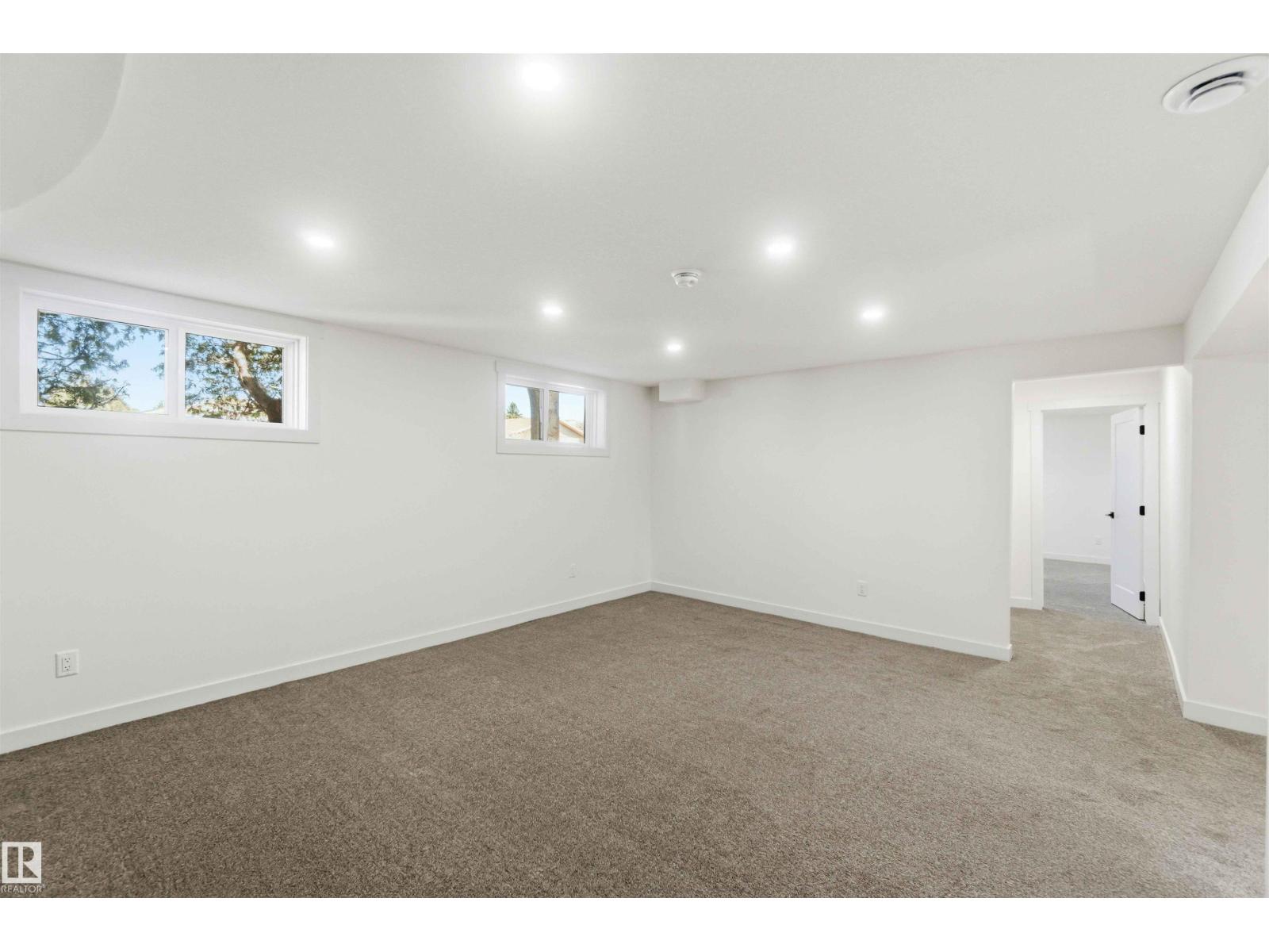 10207 165 AV NW, Edmonton