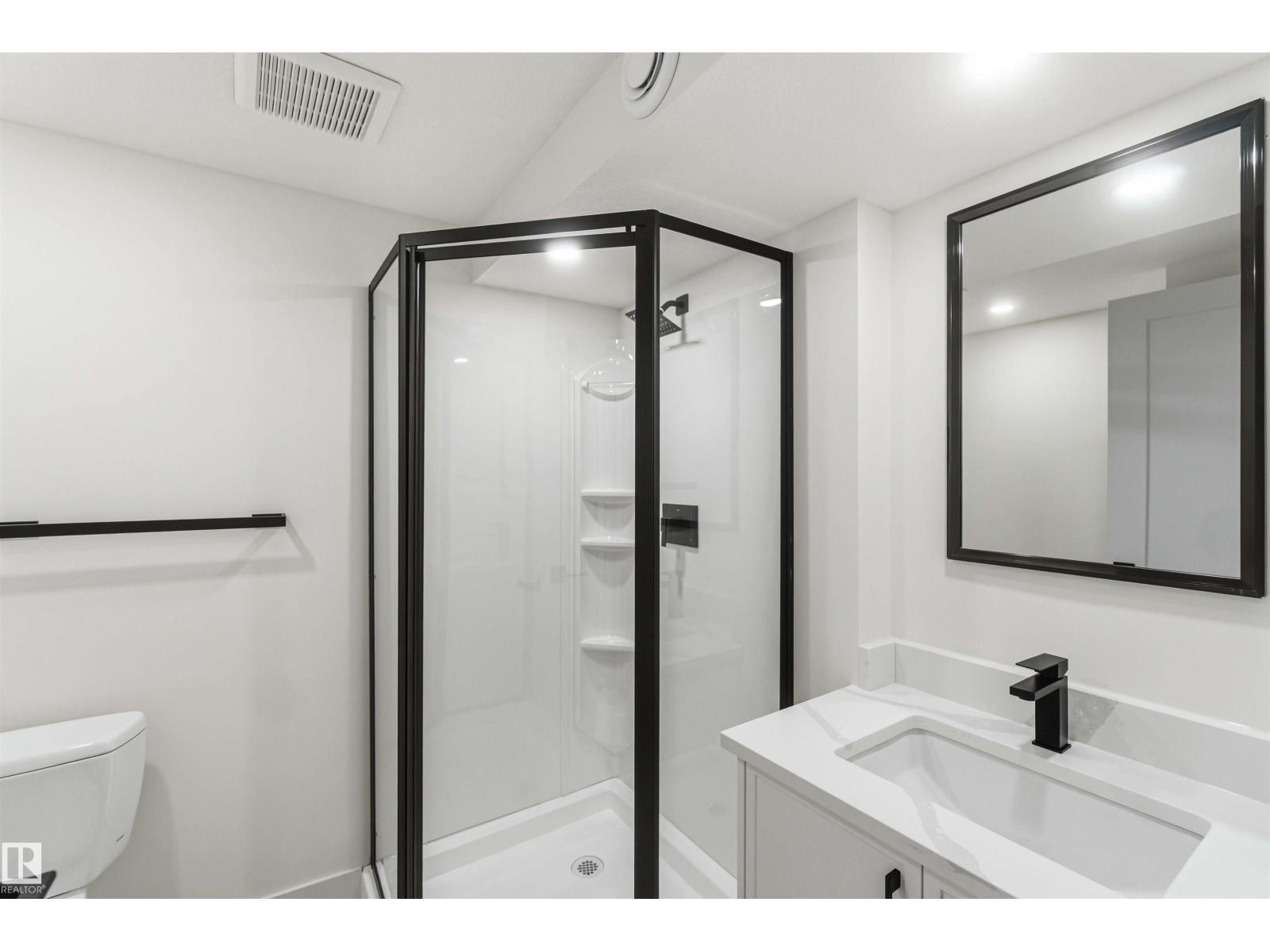 10207 165 AV NW, Edmonton