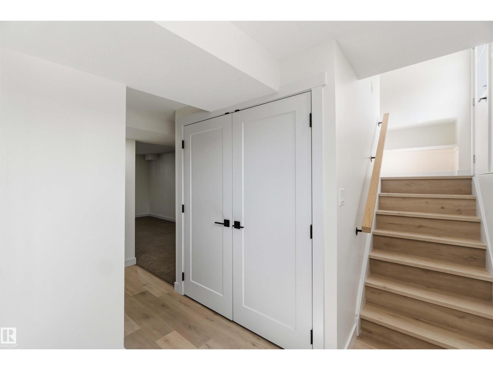 10207 165 AV NW, Edmonton