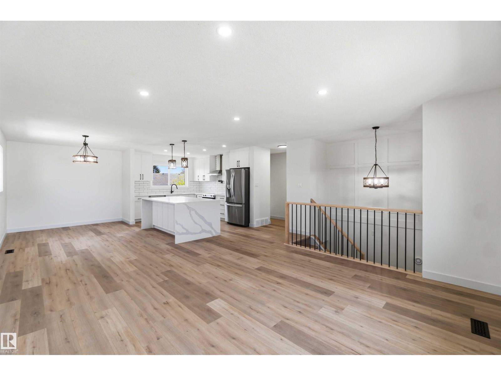 10207 165 AV NW, Edmonton