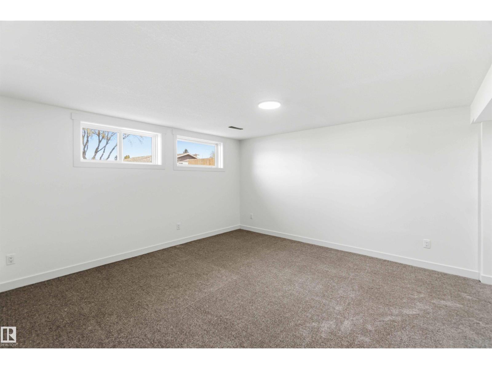 10207 165 AV NW, Edmonton