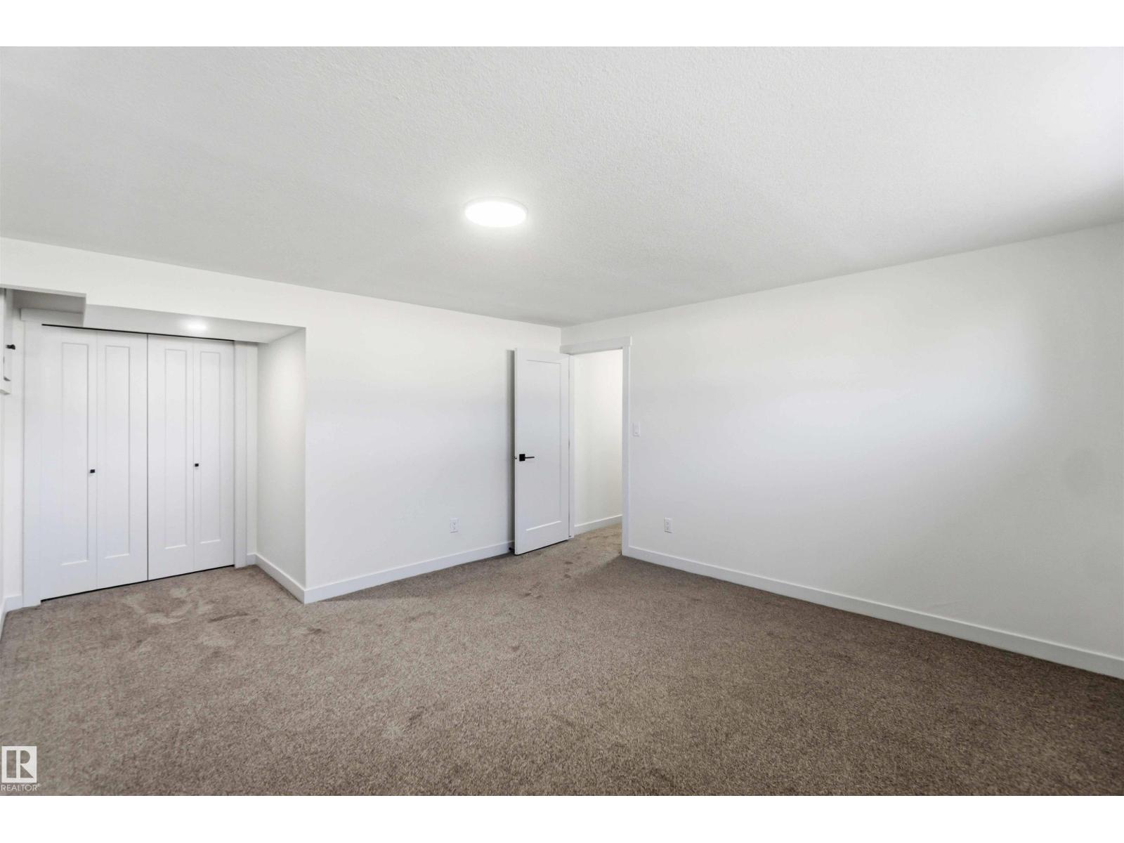 10207 165 AV NW, Edmonton
