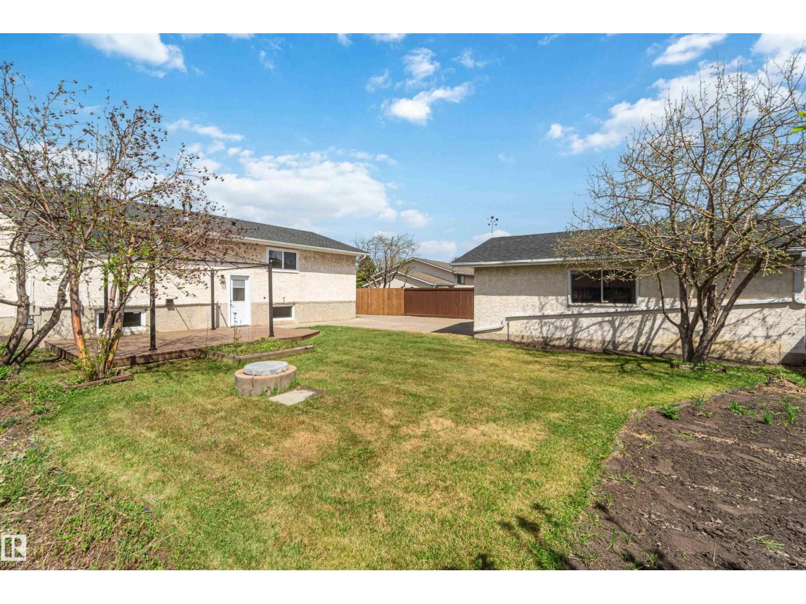 10207 165 AV NW, Edmonton